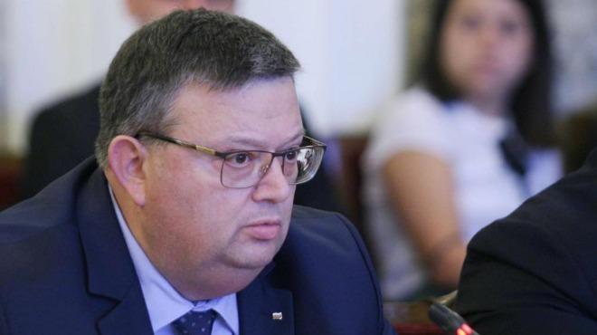 И Цацаров подкрепи апела за оставка на Панов